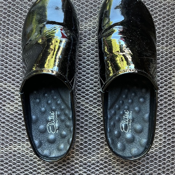 Walking Cradles Black patent slip on shoes - Picture 1 of 6